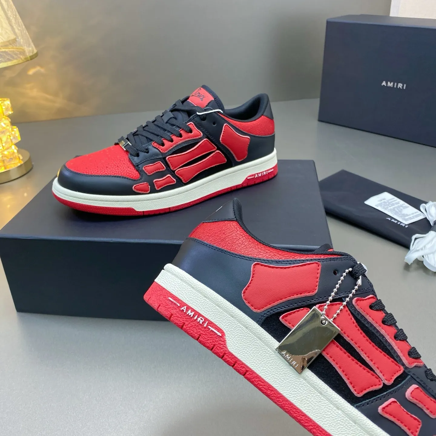 p580🐮🐮AMIRI Couple Style👑 The latest The Pacific Series Couple Style💀🦴Bone Stars Casual Sports Shoes Skateboard Shoes✔️ AMIRI's Pacific shoes are a sneaker that combines luxury and street style. Many celebrities and Internet celebrities have the same style. Its design and workmanship are very exquisite. Made of high-grade cow leather, soft to the touch and highly durable. 💎Fabrics: Original custom imported first-layer cowhide 💎Inner lining: Original customized breathable mesh 💎Foot: Original injection molded one-piece, comfortable, wear-resistant and not tiring for feet 💎Outsole: Original 1:1 molded three-color sole Original outsole 💎Sole thickness: 3CM 💎Size: Female 35-40 Male 39-46 💎Price; Top version 👑Special remarks Remark: (Female size 34 40 . Men's sizes 38 45 46 are customized and cannot be returned or exchanged. Please note when ordering! Thank you🤝🤝